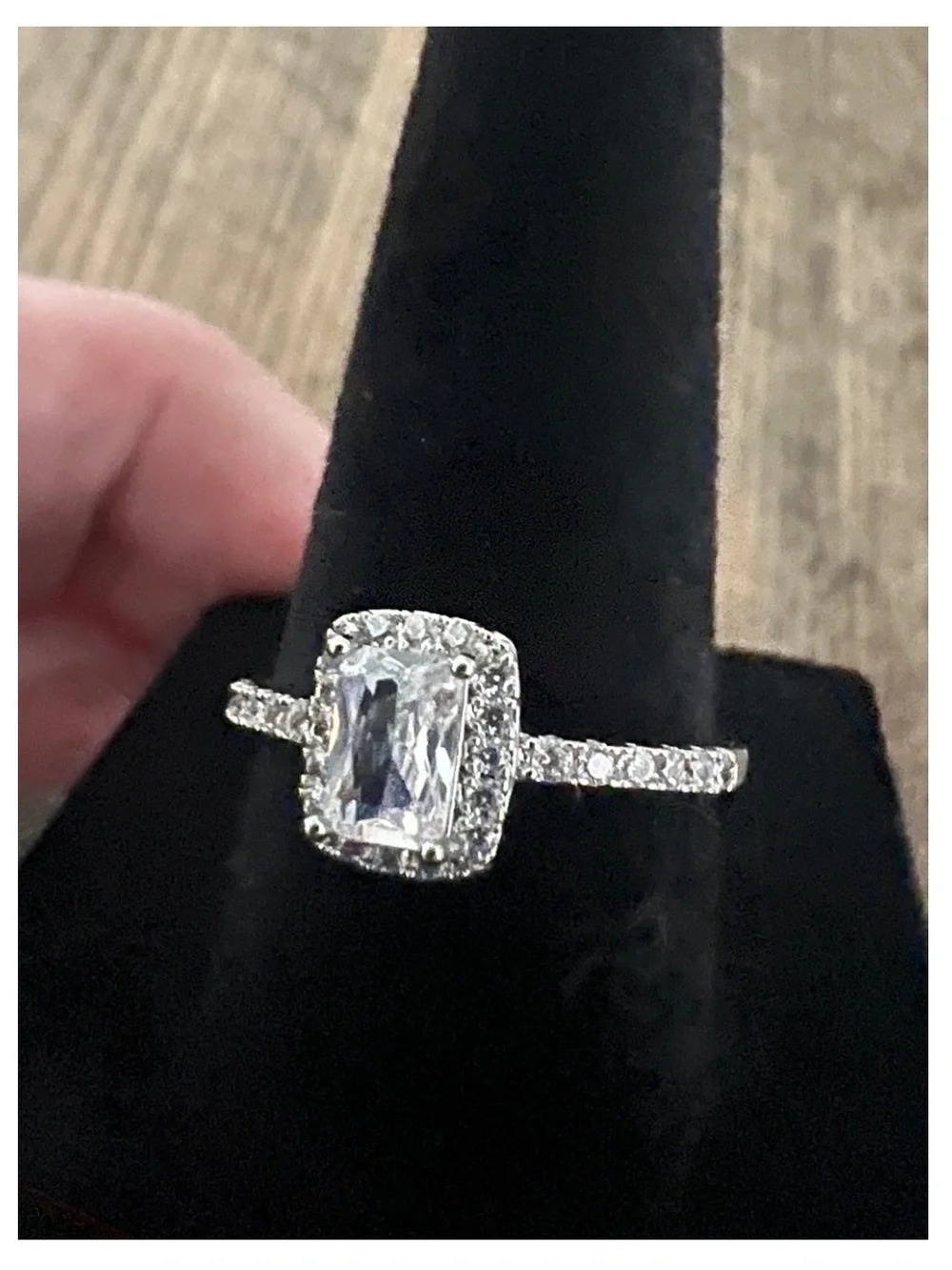 444. NWT PRETTY BIRD Tarnish Proof White Gold Solitaire Ring w/Halo Sz 7